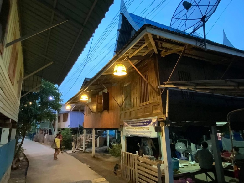 อบต.พอเพียง 'ไฟสุ่มไก่' โมเดล