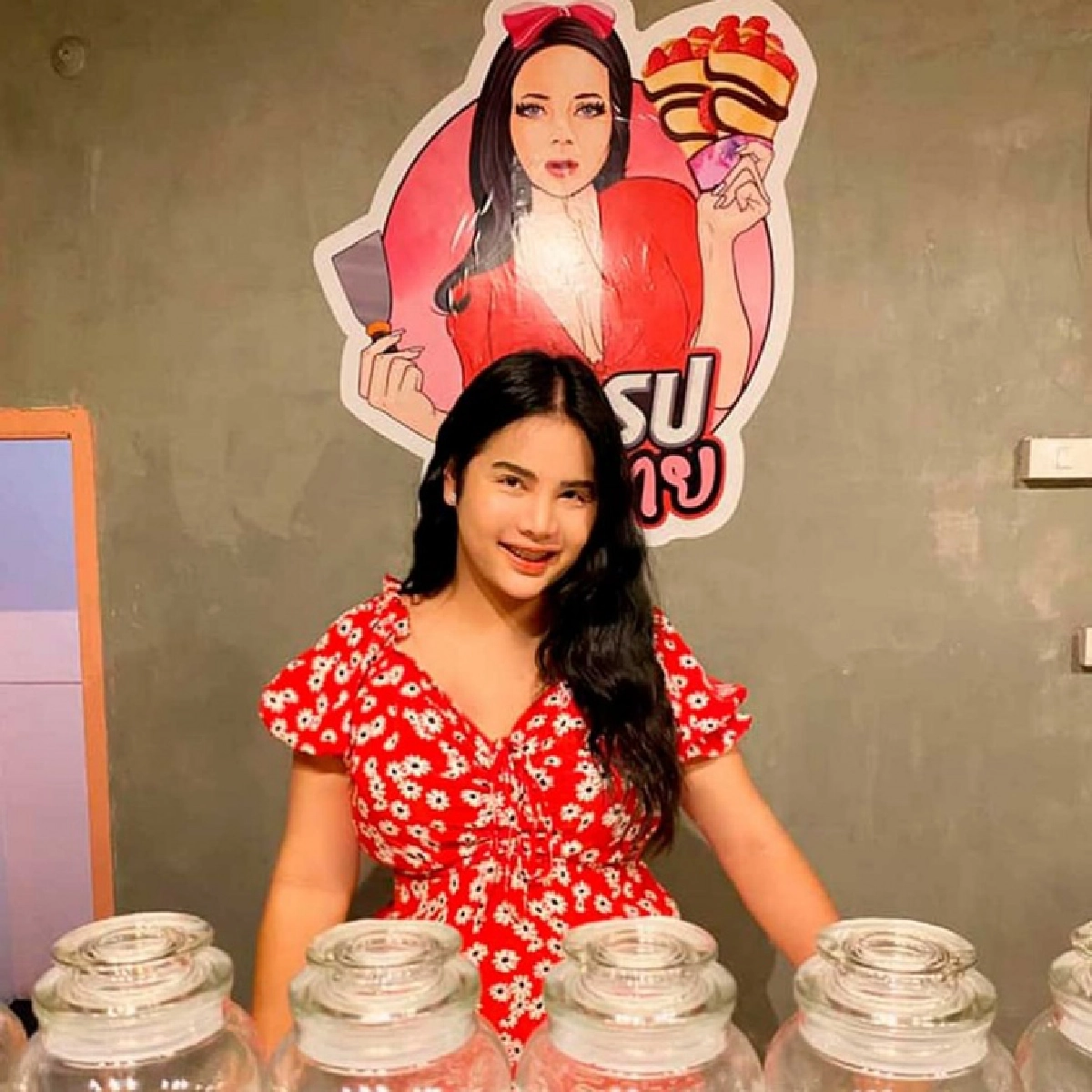 เกิดอะไรขึ้น 'นารา' โพสต์กำลังจะเกิดเรื่อง ช่วยเธอด้วย ปมคลิปเดินตลาดช่วยเหมาของแม่ค้า