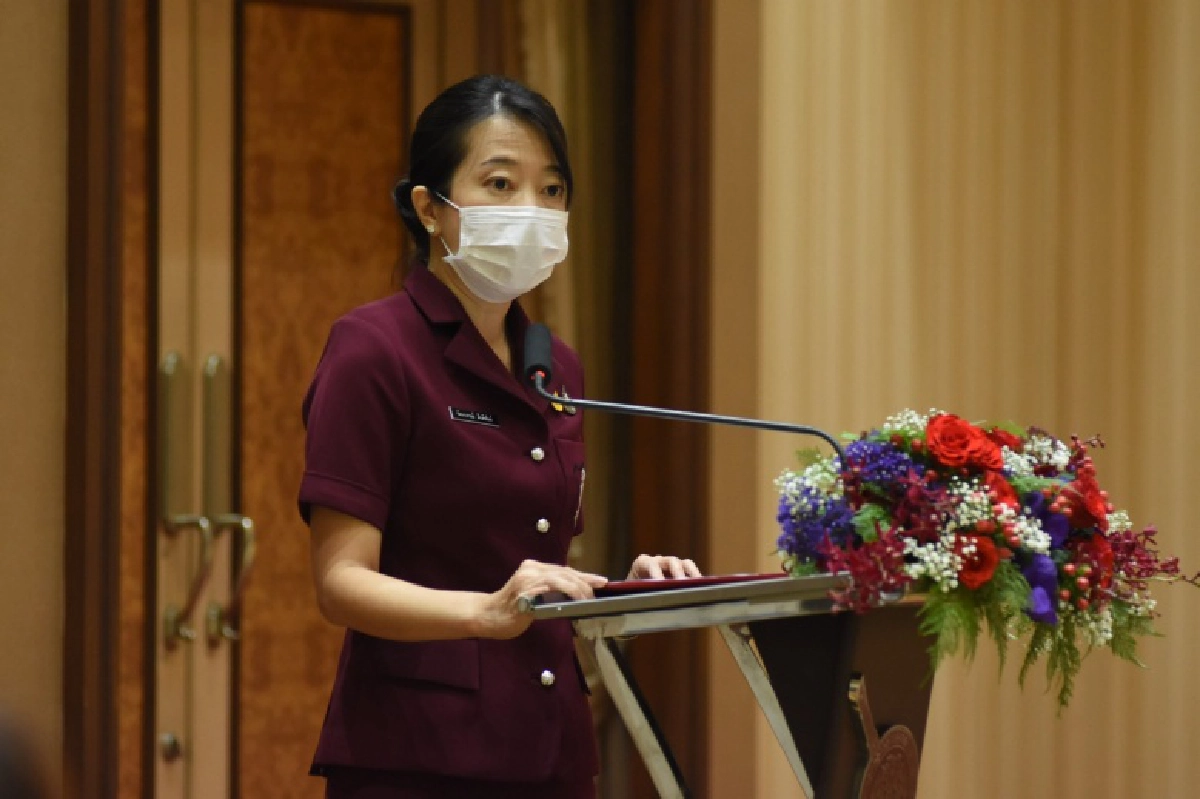 "ผบ.ตร." พร้อม นายกสมาคมแม่บ้านฯ จัดทุนการศึกษาให้กับลูกตร. ที่เสียชีวิต และทุพพลภาพ  เพราะเราคือครอบครัวเดียวกัน