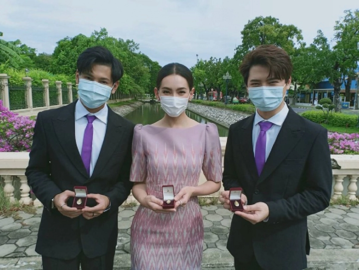  กรมสมเด็จพระเทพรัตนราชสุดา ฯ พระราชทานเข็มที่ระลึกให้ "เบลล่า - คริส - สิงโต"