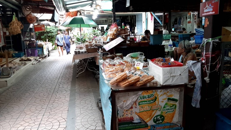 ลิ้มรส "ขนมบ้าบิ่น" ป้าเปีย แห่งตลาดศาลเจ้าโรงทอง 