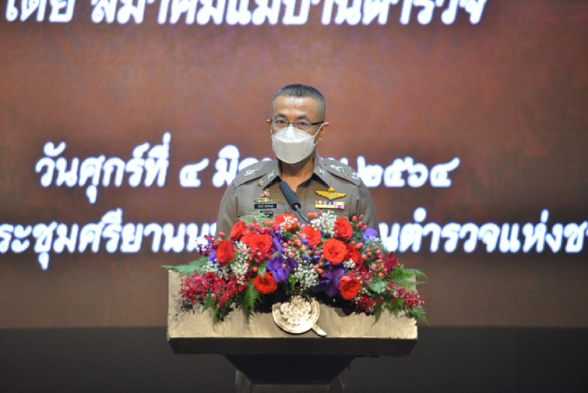 "ผบ.ตร." พร้อม นายกสมาคมแม่บ้านฯ จัดทุนการศึกษาให้กับลูกตร. ที่เสียชีวิต และทุพพลภาพ  เพราะเราคือครอบครัวเดียวกัน