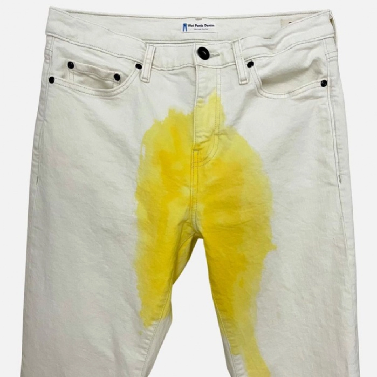 เทรนด์ใหม่ "กางเกงยีนส์เป้าเปียก" ใส่แล้วเท่ ดูเหมือนกลั้นปัสสาวะไม่อยู่ 