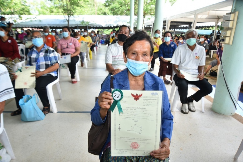 "ธรรมนัส "ตรวจราชการจังหวัดขอนแก่น พร้อมมอบโฉนดที่ดินแด่เกษตรกร