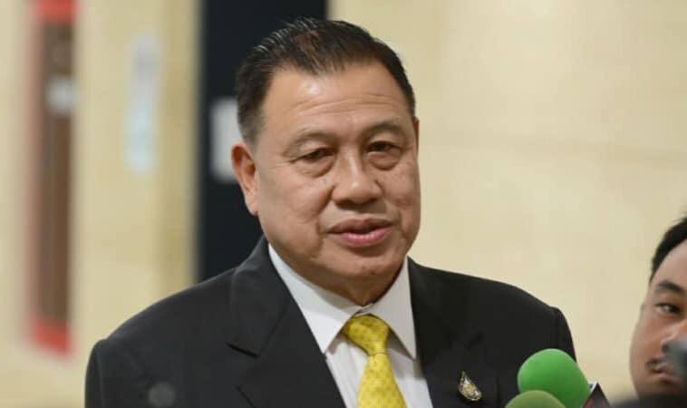 ไผเป็นไผ ขานชื่อซุ้ม 'ธรรมนัส'