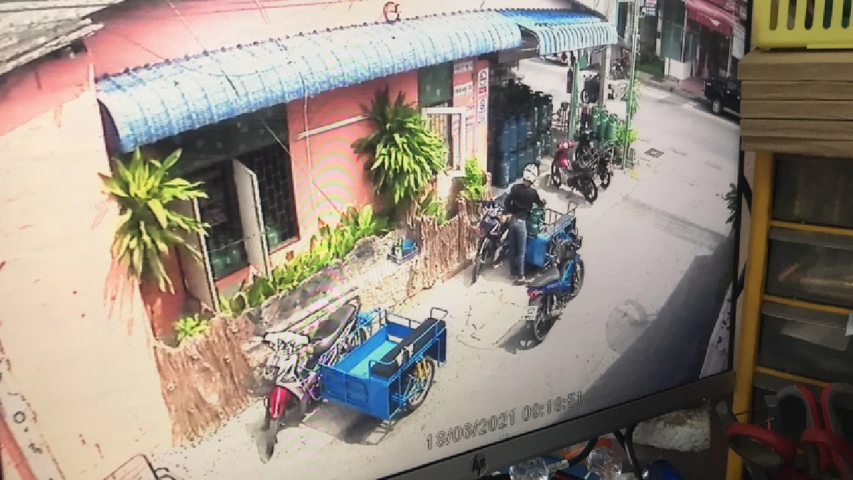 จับคาหนัง คาเขา หนุ่มแอบขโมย "ถังแก๊ส" กลางวันแสกๆ  