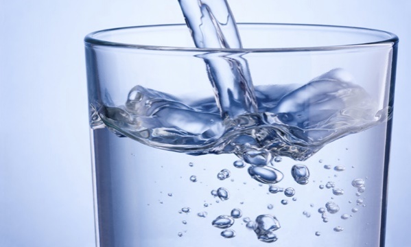 "น้ำเปล่า" กุญแจสำคัญของความงาม ตั้งแต่เส้นผมจรดปลายเท้า 