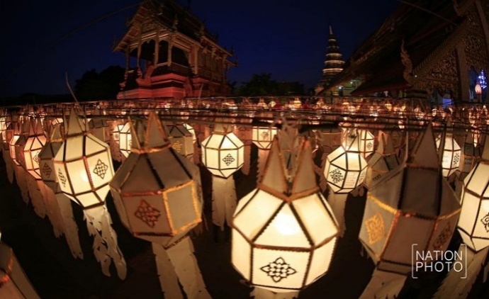 "โคมไฟล้านนา" สวยต้องมนต์สะกด กับประเพณียี่เป็ง ขึ้น 15 ค่ำ เดือน 11