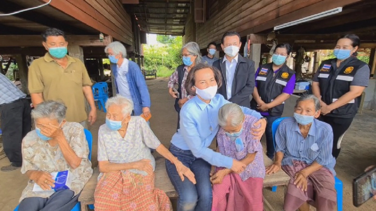 "ดร.พรรณสิริ" รุดเยี่ยมให้กำลังใจ"ยาย 4 พี่น้อง" เปรยจะได้รับข่าวดี