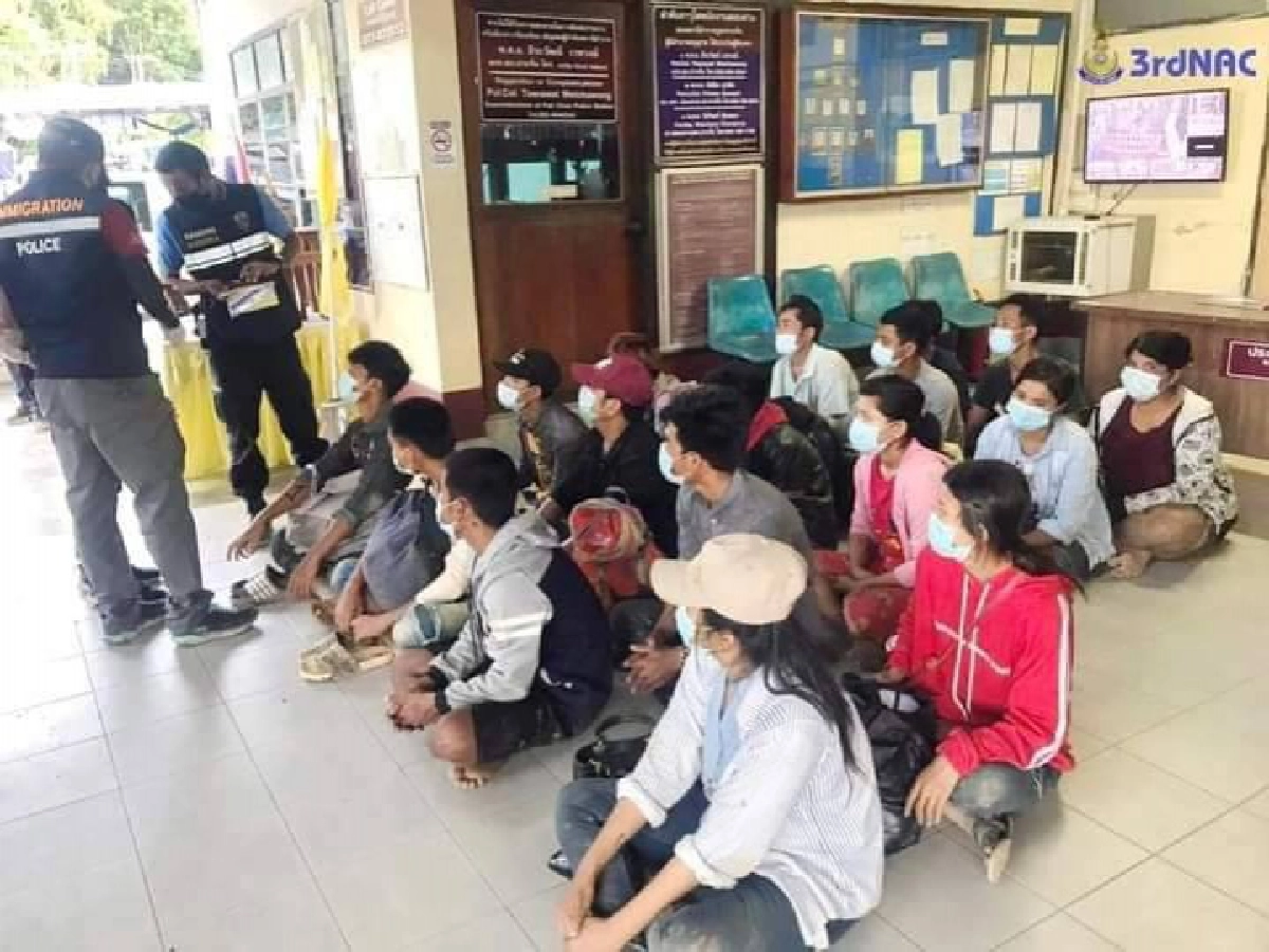 รวบ 17 ชาวเมียนมาหลบหนีเข้าเมือง กลางป่าชายฝั่งลำน้ำกระบุรี จ.ระนอง