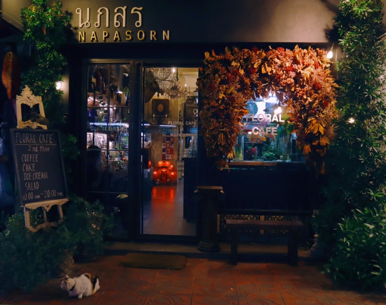 "Floral Cafe'" at Napasorn คาเฟ่แห่งเจ้าดอกไม้ ปากคลองตลาด 