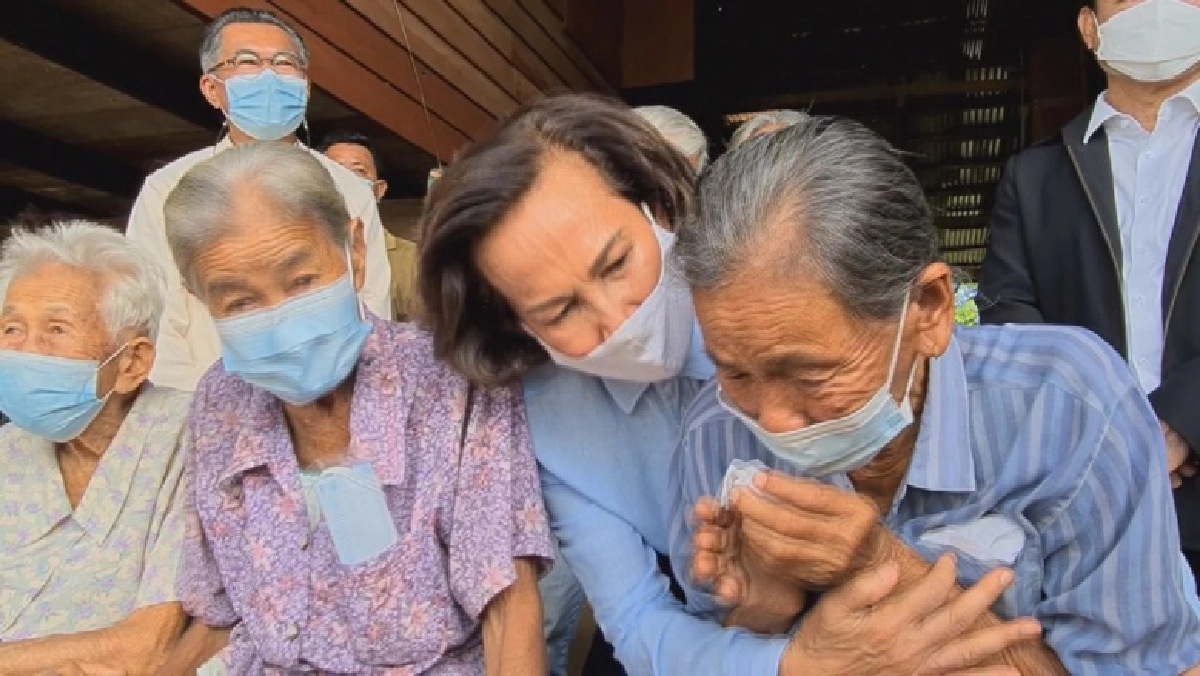 "ดร.พรรณสิริ" รุดเยี่ยมให้กำลังใจ"ยาย 4 พี่น้อง" เปรยจะได้รับข่าวดี