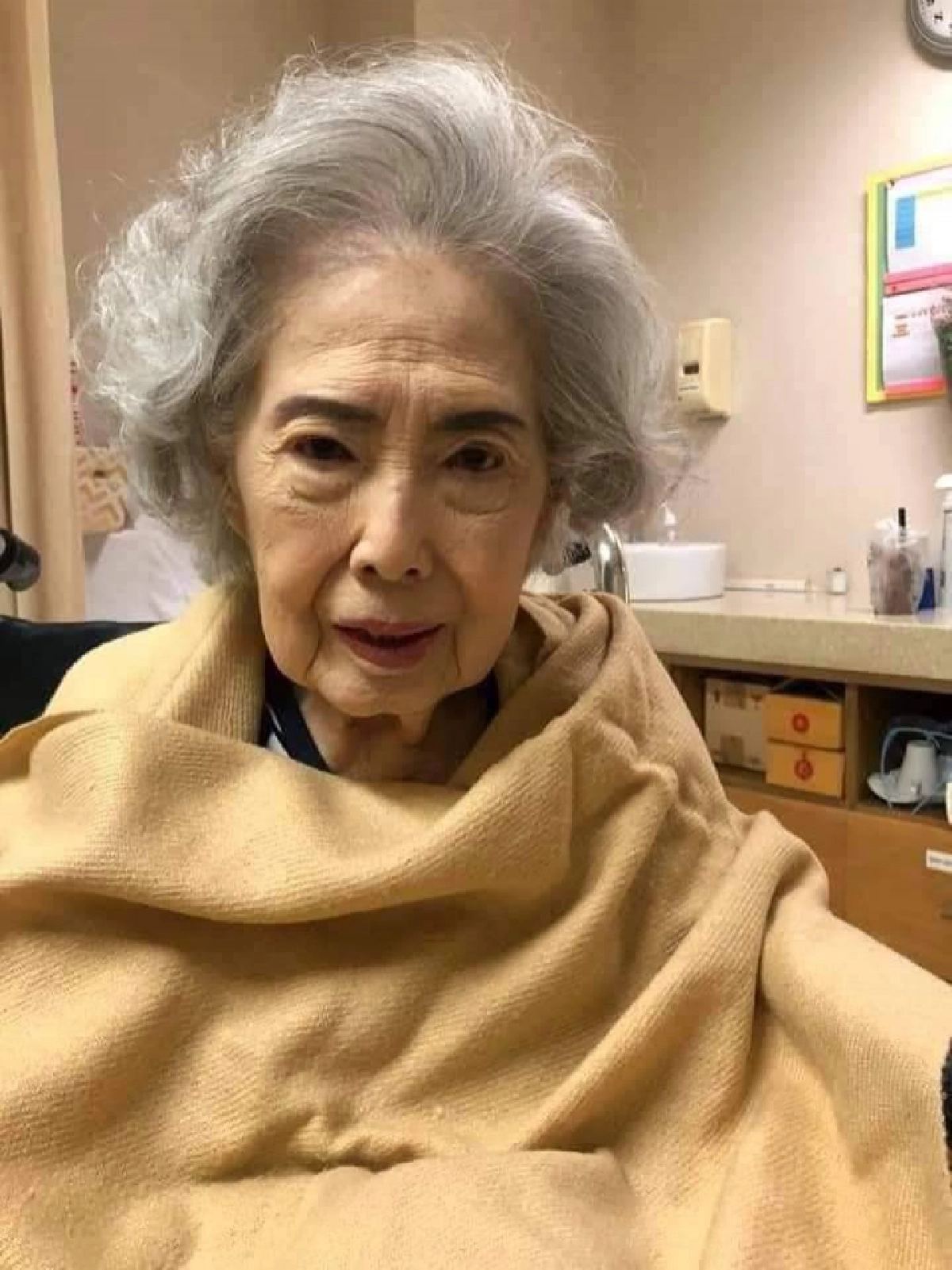 เปิดภาพ "วณี เลาหเกียรติ" วัย 100 ปี เข้ารับการฉีดวัคซีนโควิด-19 