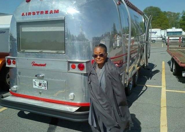 ใครคือ "นางแบบแฟชั่น" เดินแคทวอล์ครุ่นแรกของไทย