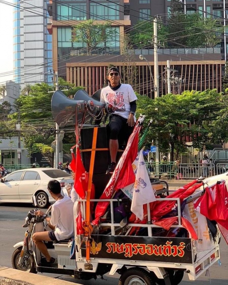 "ม็อบ"สิบทิศ ไล่ประยุทธ์-ทุบเพดาน