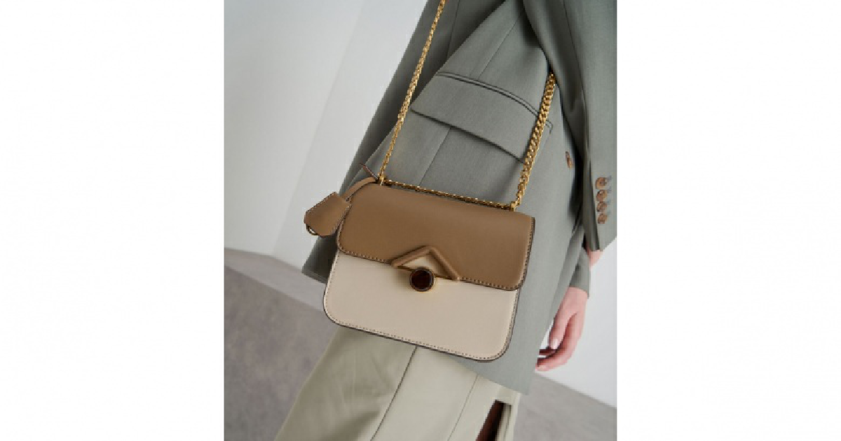 ลดแรงแซงทุกร้าน End of the season sale by Charles & Keith