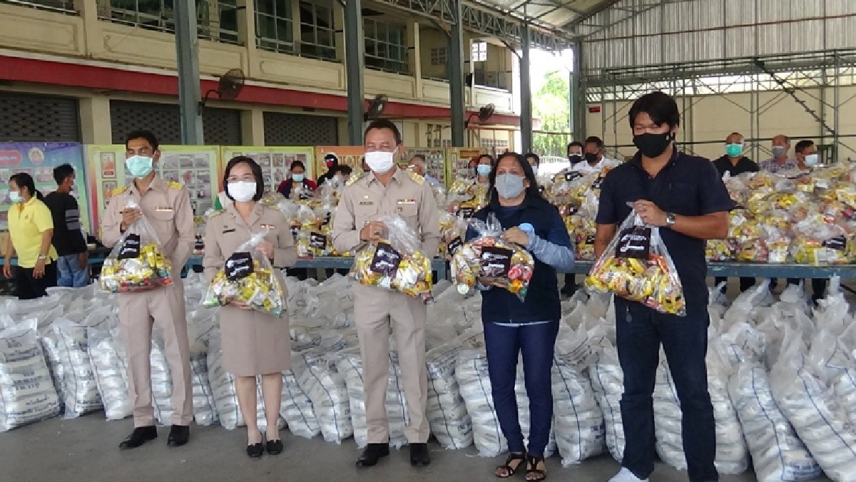 คนไทยไม่ทิ้งกัน .."มอบถุงยังชีพ" แก่ผู้ประสพความเดือดร้อนในช่วงการแพร่ระบาดจาก"โควิด-19"