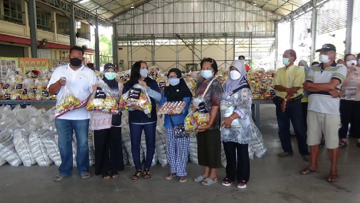 คนไทยไม่ทิ้งกัน .."มอบถุงยังชีพ" แก่ผู้ประสพความเดือดร้อนในช่วงการแพร่ระบาดจาก"โควิด-19"