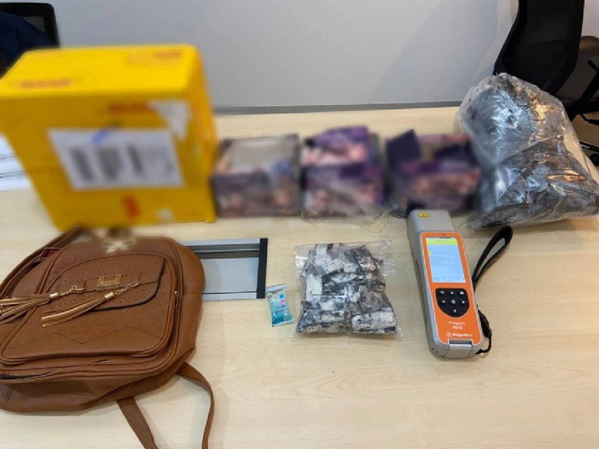 สารพัดวิธี ชุดปฏิบัติการ "AITF" ยึด"ยาเสพติด" ซุกกรอบรูป-มาสคาร่า  