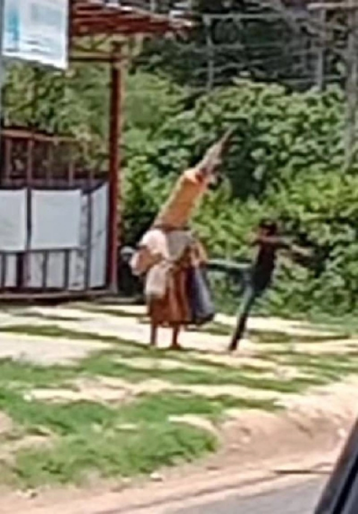รวบตัวแล้ว...หนุ่มลงมือทำร้าย"พระธุดงค์"