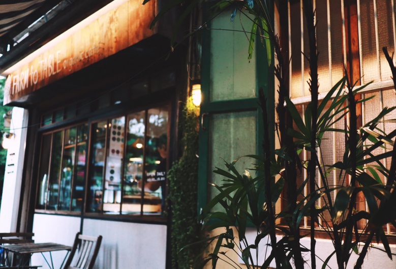 Farm to Table, Organic Cafe ฟาร์มจิ๋วแห่ง "ปากคลองตลาด"