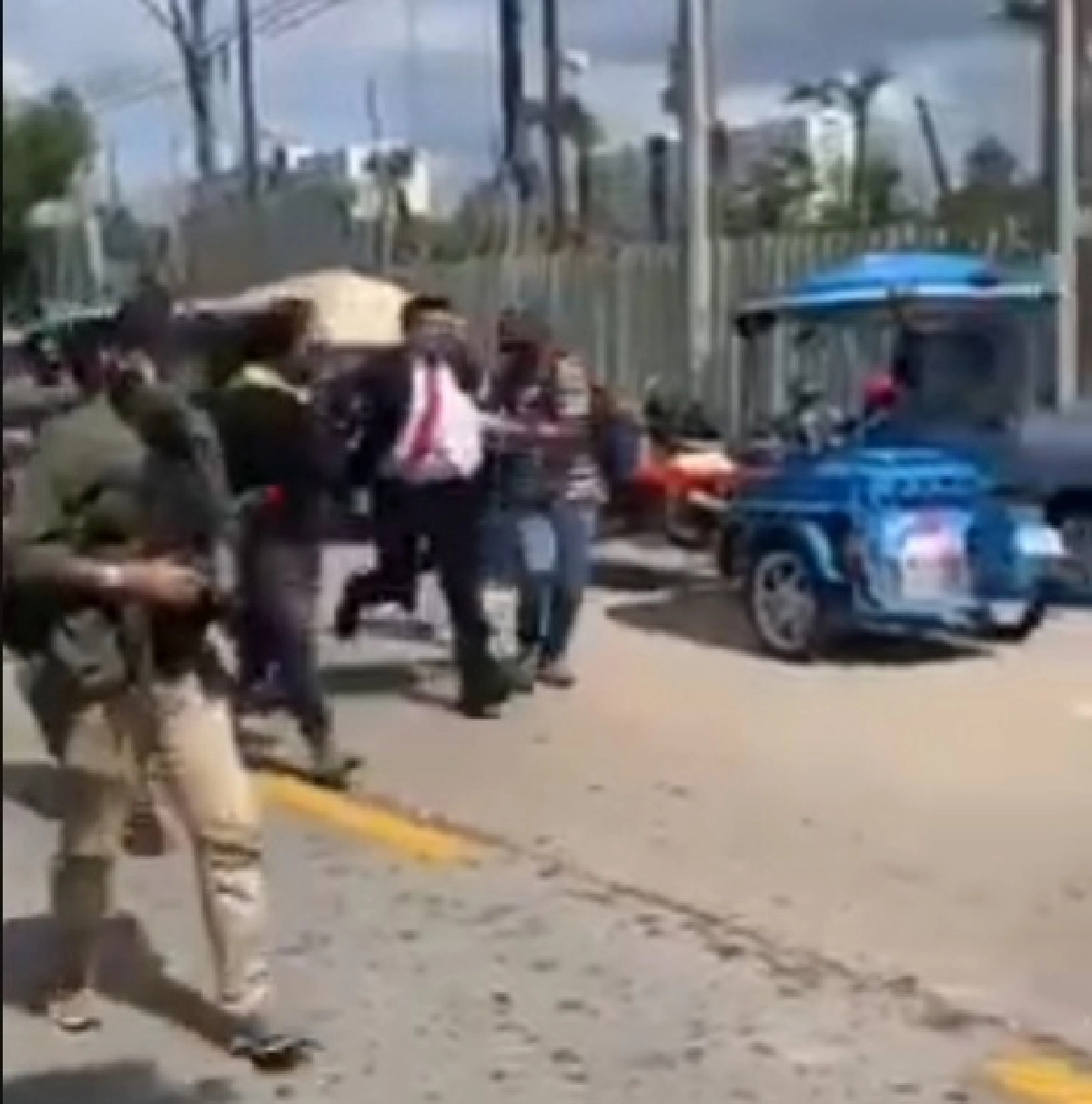 "เพนกวิน" โดนแล้ว สนธิญา ร้องศาลถอนปล่อยตัวชั่วคราว รุมทำร้าย "สิระ เจนจาคะ" 