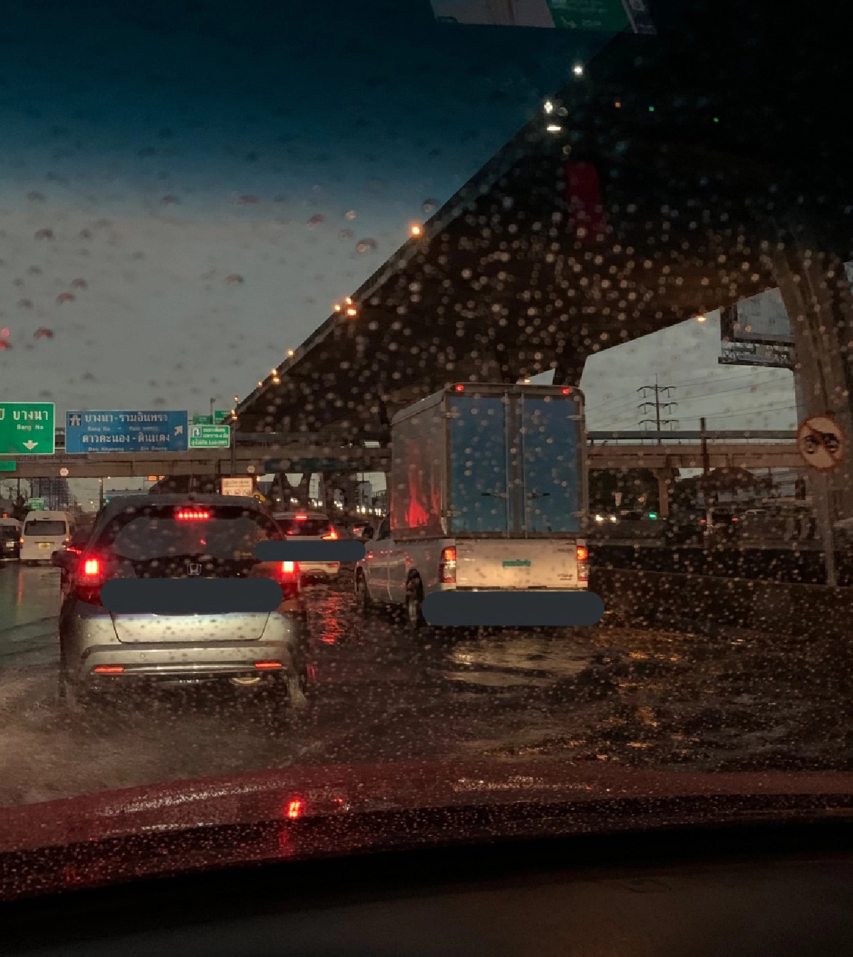 ประมวลภาพพายุฝนกระหน่ำกรุง ไม่กี่ชม. 'น้ำท่วม-จร.ติดขัด' 