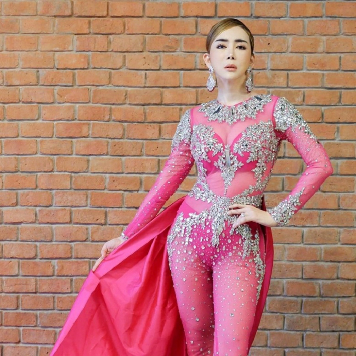 รีบติดต่อด่วน "แอน จักรพงษ์" ประกาศซื้อร้านอาหาร 10 แห่ง ที่กำลังจะเจ๊งจากโควิด