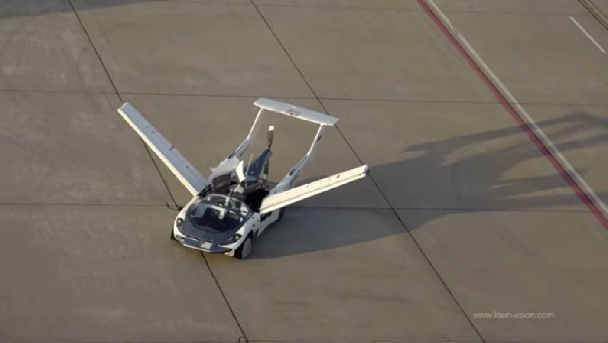 เปิดคลิปทดสอบ  AirCar "รถยนต์บินได้" เหินฟ้า 35 นาทีข้ามเมืองครั้งแรก  