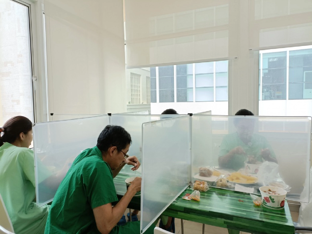 เศร้าสุด 'หมอนิธิพัฒน์' เผย "ศิริราช" ไม่มีเตียงว่างรับผู้ป่วย "โควิด" วิกฤตฉุกเฉินแล้ว