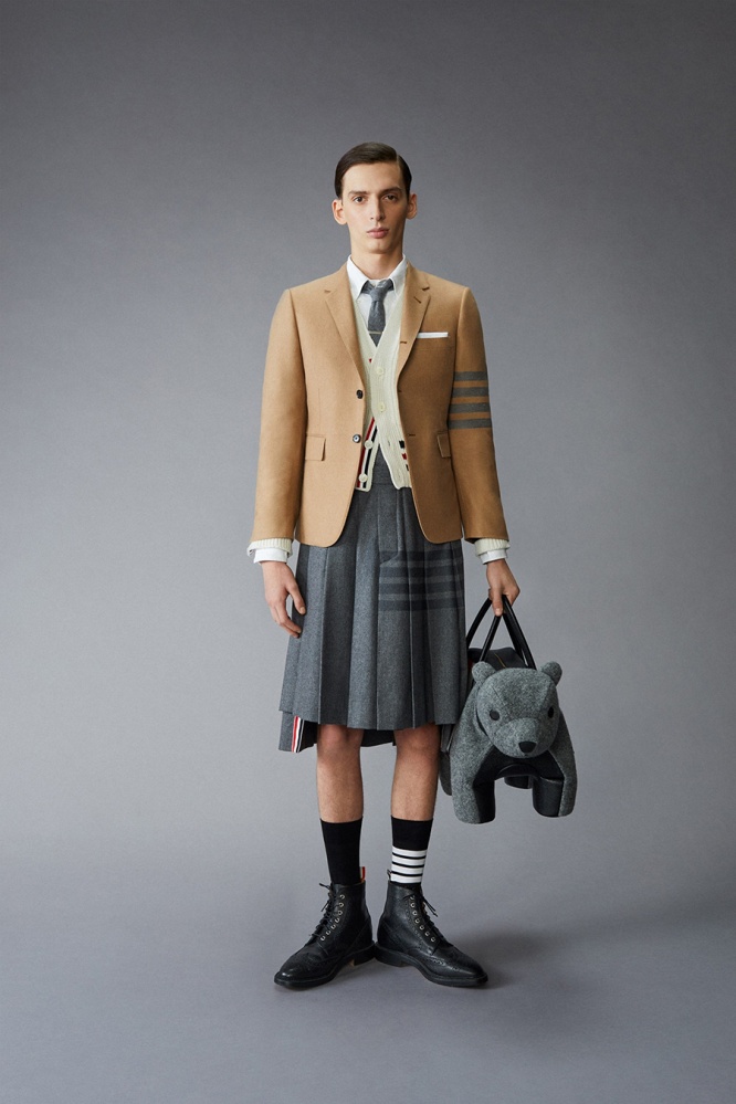 แบรนด์กีฬา "อาดิดาส" ยื่นฟ้องแบรนด์ "ทอม บราวน์" ละเมิดเครื่องหมายการค้าสัญลักษณ์ "สามขีด"