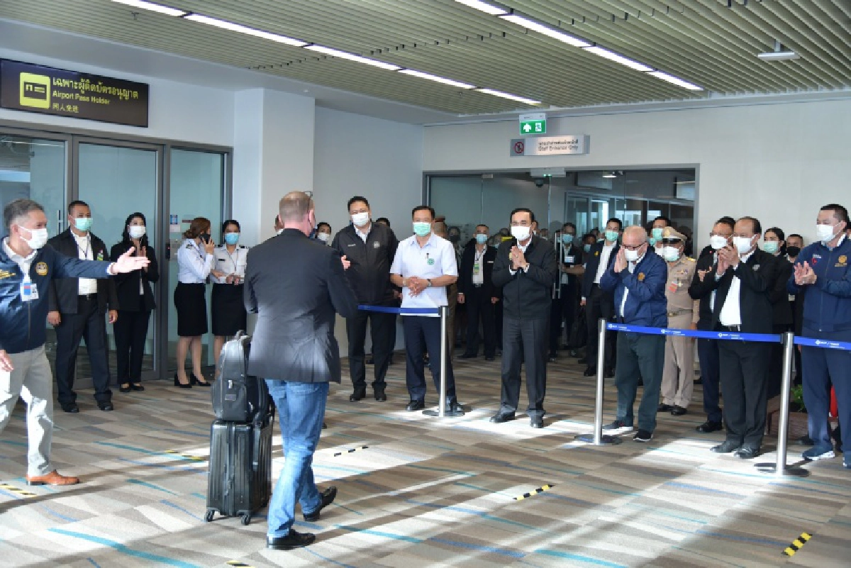 ประมวลภาพ นายกฯ ต้อนรับนักท่องเที่ยว "ภูเก็ตแซนด์บ็อกซ์"