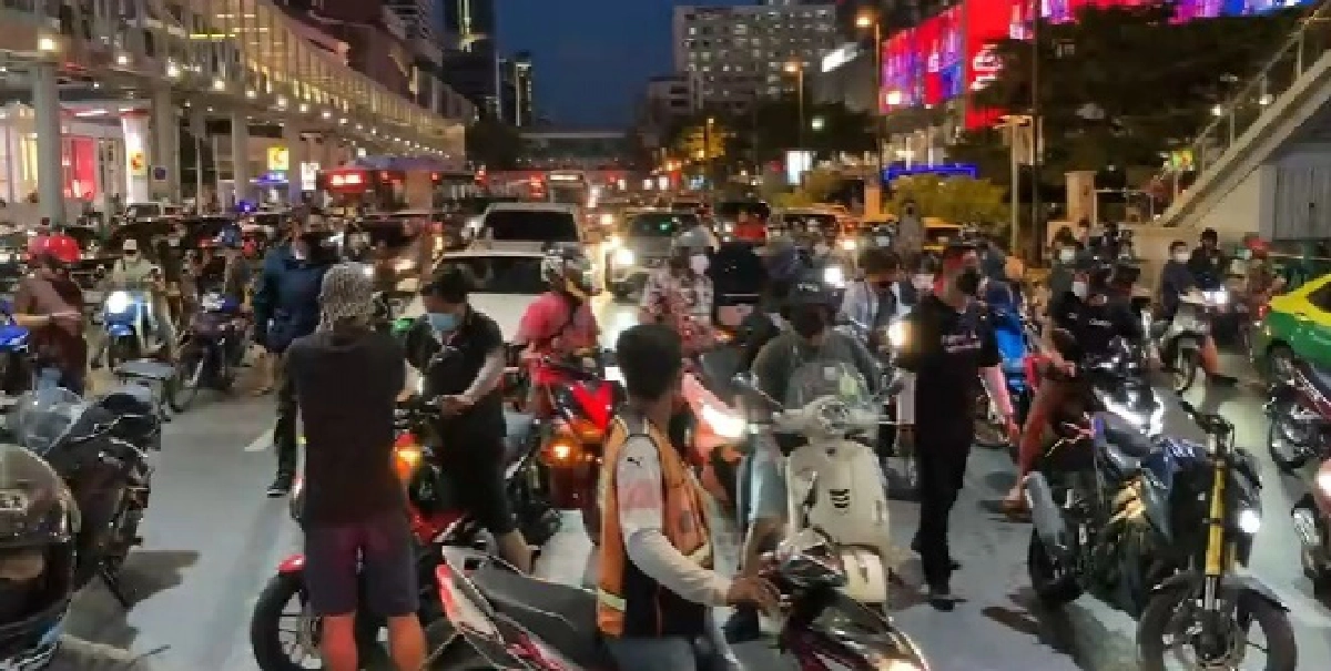 "ม็อบแรลลี่" สมบัติทัวร์ บก.ลายจุด แยกย้ายแล้ว 