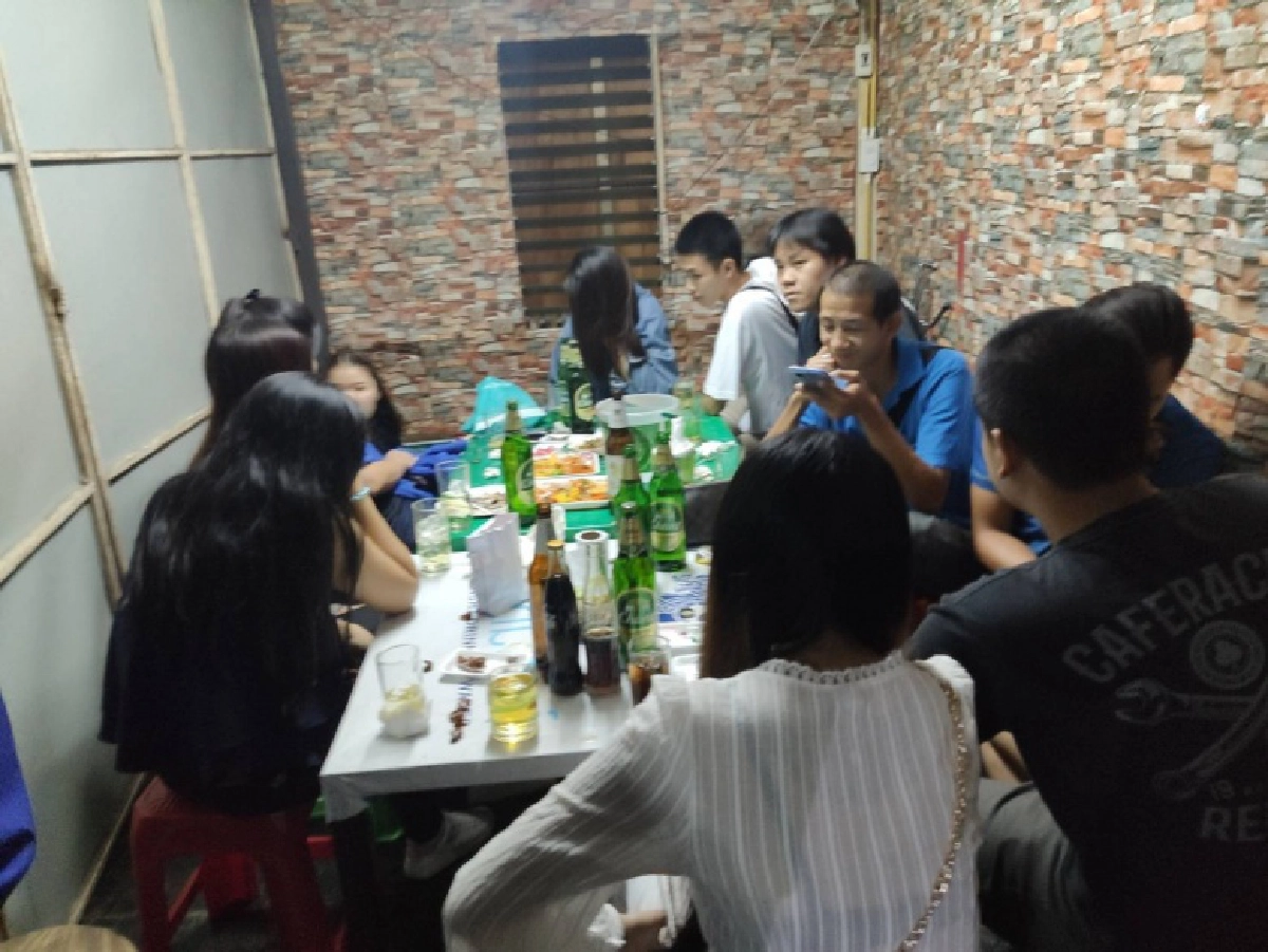 "เชียงใหม่" เอาจริง บุกจับร้านแหกกฎดื่มสุราเกินเวลา 7 แห่ง