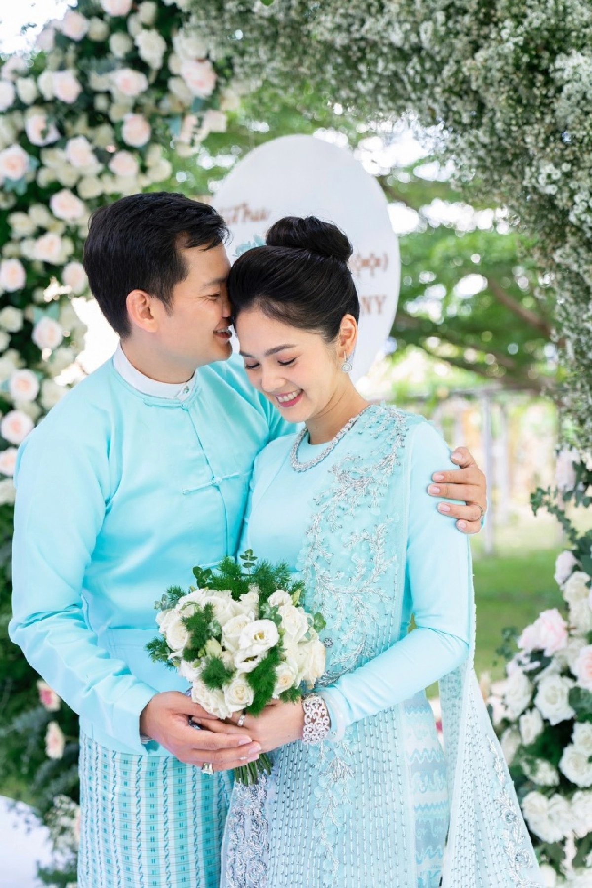 ฮือฮา โซเชียลพม่าแห่แชร์ "คู่รักไอดอล" เกิร์ลกรุ๊ปไทยกับหนุ่มนักธุรกิจชาวเมียนมา  