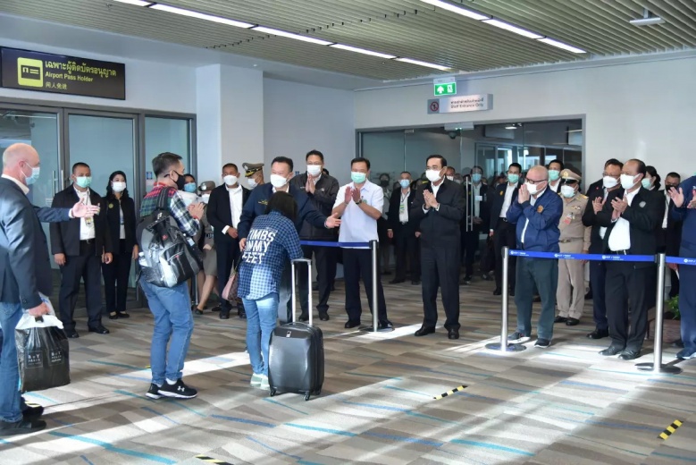 เปิด Timeline ก่อน "นายกฯกักตัว" เจอใครมาบ้าง