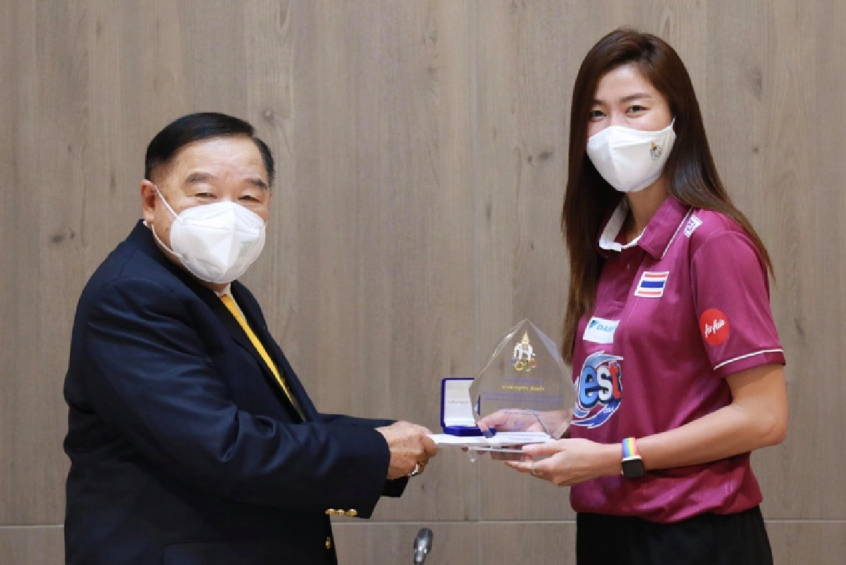 ( คลิป)บิ๊กป้อมสดุดีส.ลูกยาง "วอลเลย์บอลหญิงทีมชาติไทย" 