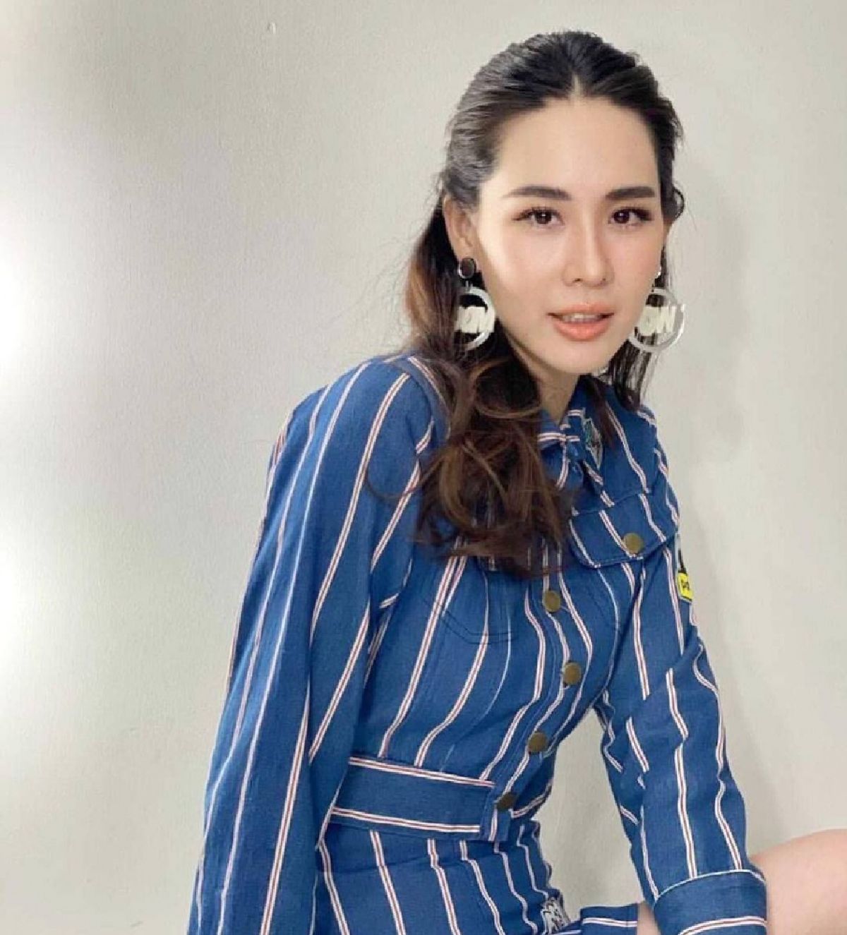 \"นุ้ย สุจิรา\" ดีใจได้กลับบ้านกอดลูก หลัง \"สมรักษ์ คำสิงห์\" ตรวจรอบ 3 ไม่พบเชื้อโควิด