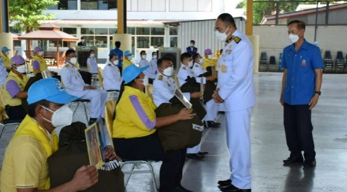 "ในหลวง" พระราชทาน ถุงพระราชทาน เครื่องอุปโภคบริโภค แก่ราษฎรที่ประสบเหตุโรงงานกิ่งแก้วไฟไหม้
