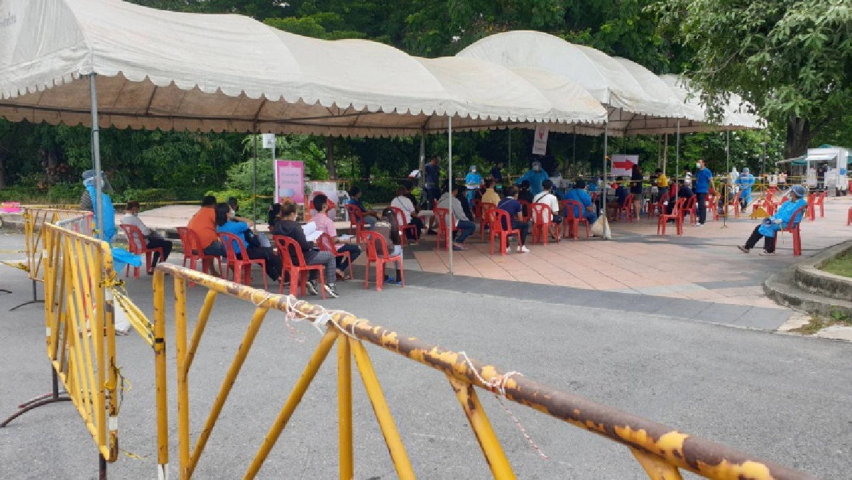 หญิงเล่า "จุดตรวจโควิดฟรี" เข้าคิวรอรับบัตรตรวจ 3 วัน 