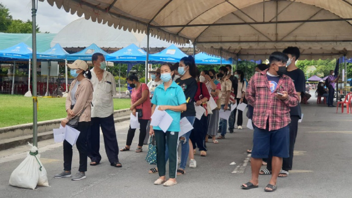 หญิงเล่า "จุดตรวจโควิดฟรี" เข้าคิวรอรับบัตรตรวจ 3 วัน 