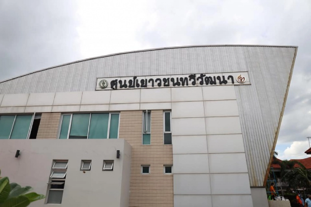 เปิดภาพ "ศูนย์พักคอย" เขตทวีวัฒนา ใช้รับผู้ป่วยโควิดเกณฑ์สีเขียว