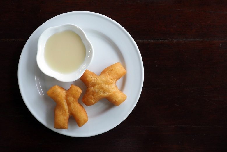 "ปาท่องโก๋" กรอบนอกนุ่มในและความเสี่ยง