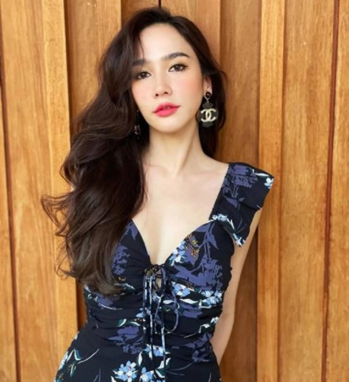 ปังไม่หยุด "อั้ม พัชราภา" ยอดผู้ติดตามในไอจีทะลุ 13 ล้าน