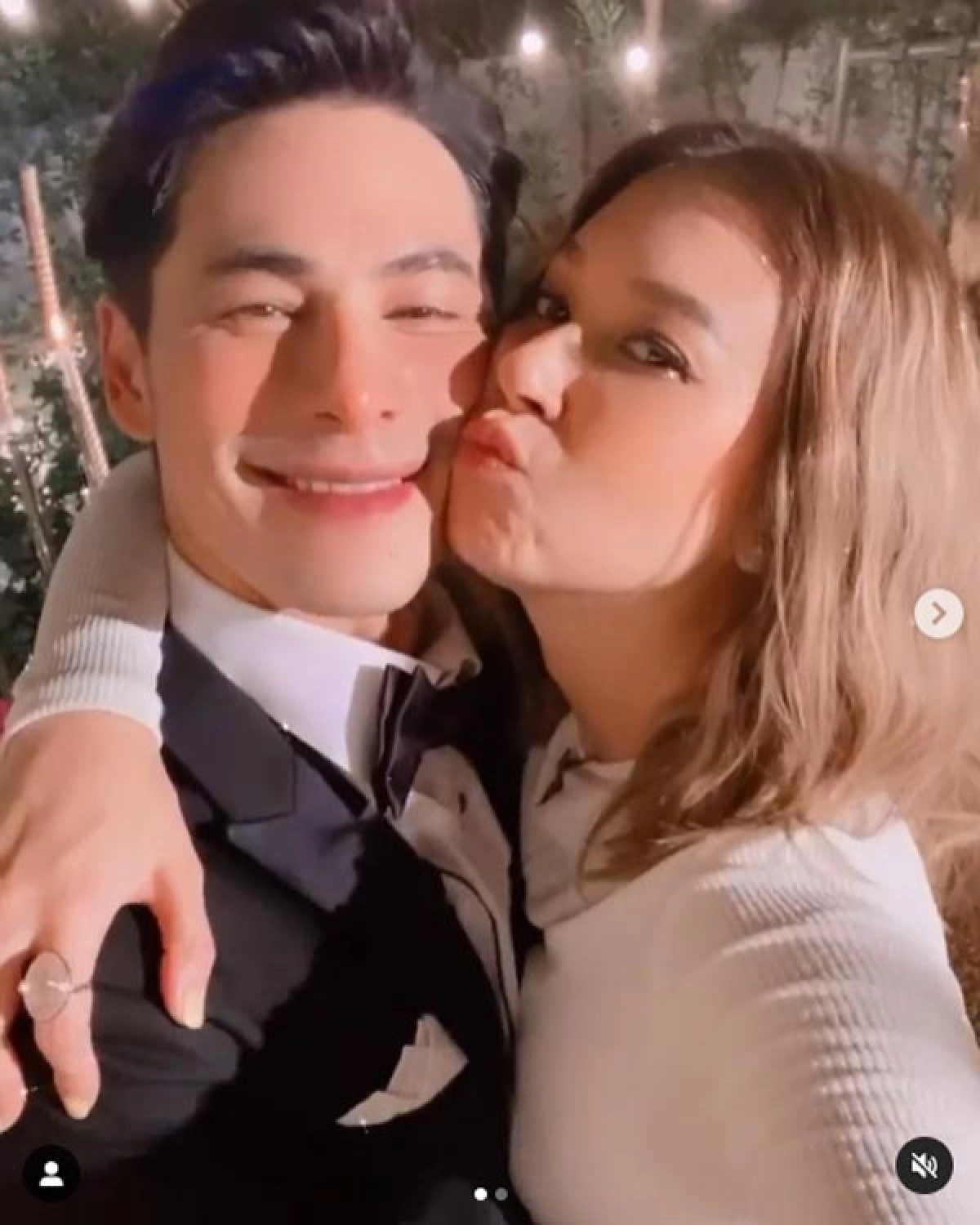 "ซี ศิวัฒน์" เนรมิตดอกไม้ทั้งสวน เซอร์ไพรส์วันเกิด "เอมี่"