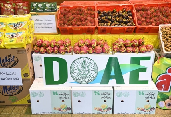  รัฐมนตรีเกษตรฯ 'เฉลิมชัย' ส่งมอบสินค้าเกษตรคุณภาพและสินค้าอุปโภคบริโภค ภายใต้โครงการแบ่งปันน้ำใจ"เกษตรไทยสู้โควิด-19 "