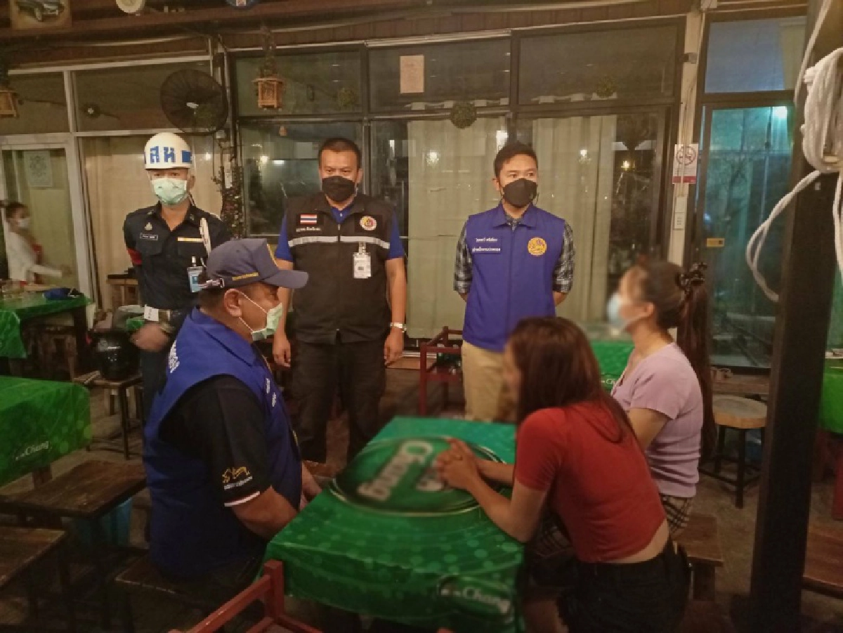 "นักดื่ม"กระเจิงหนีจนท.ปกครอง เชียงใหม่ บุกจับร้านอาหาร ลูกค้า ฝ่าฝืนคำสั่ง สุดท้ายไม่รอด 