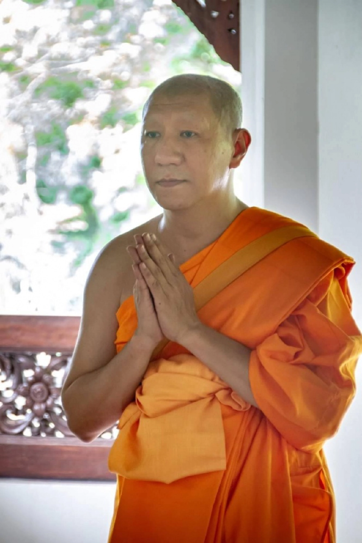 ภาพชุด "อิ่มบุญ" ชาวเน็ตแห่แชร์พิธีบวชเรียบง่าย "พระโน้ส-อุดม"