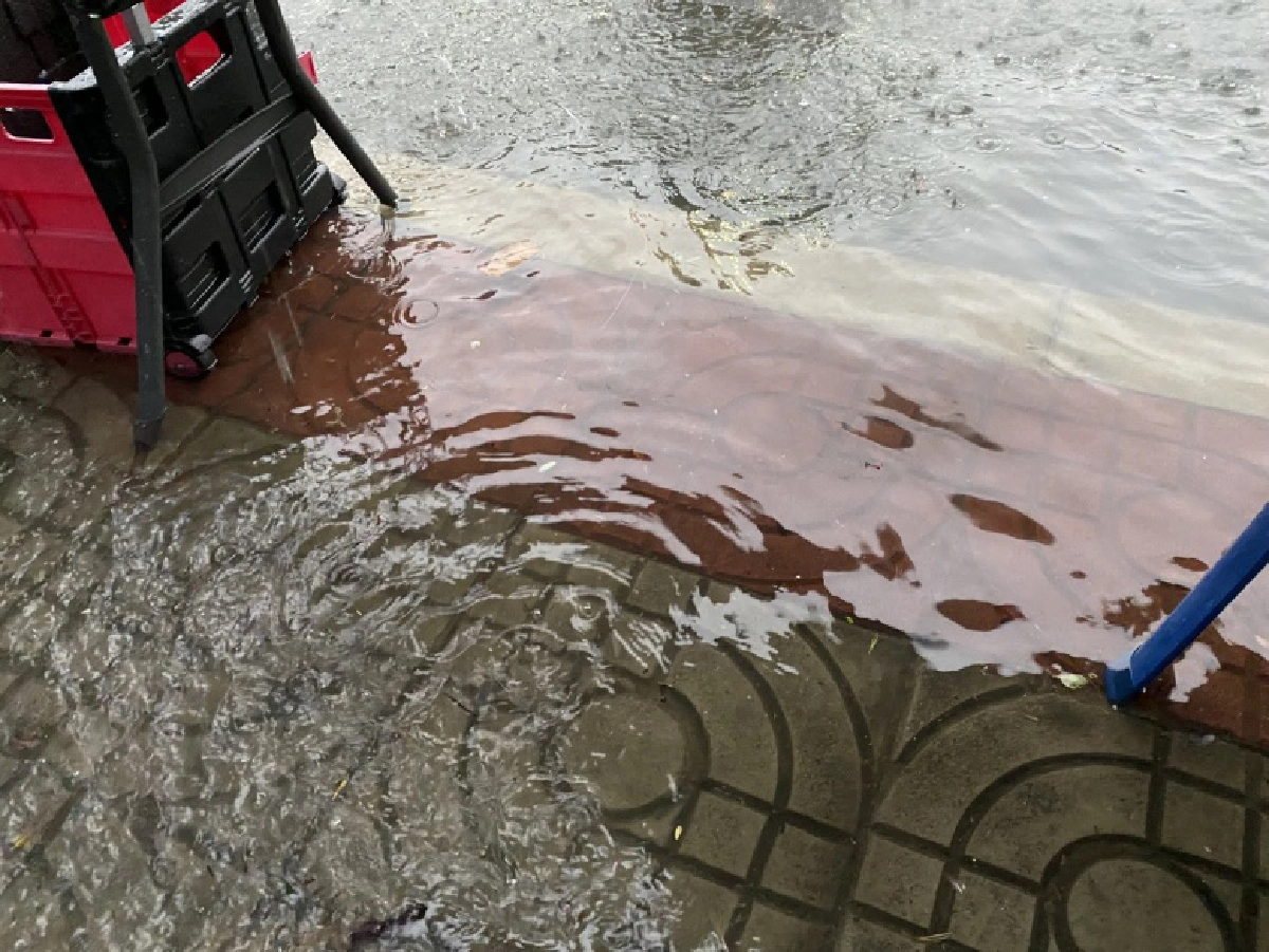 ประมวลภาพ ฝนถล่มกรุง น้ำท่วมขังรอการระบายหลายพื้นที่ 