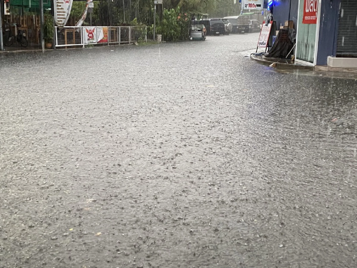 ประมวลภาพ ฝนถล่มกรุง น้ำท่วมขังรอการระบายหลายพื้นที่ 